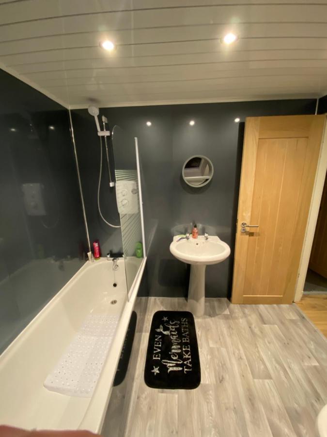 2 Bedroom Apartment In Saltcoats Town Beside The Seaside ภายนอก รูปภาพ